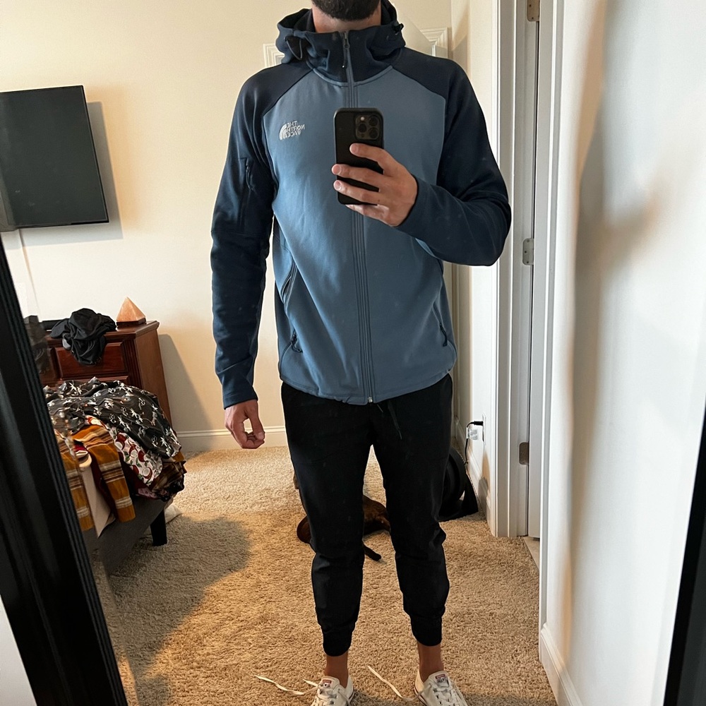 North face zip up jacket. Lightly worn. Large.